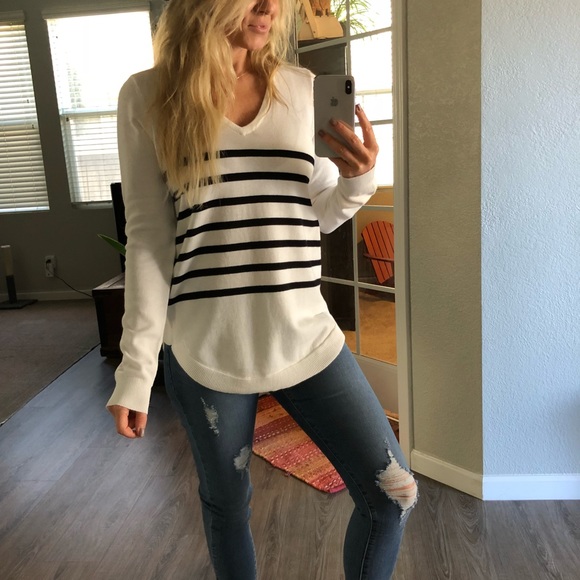 π«SOLD OUT | LUXE Striped V - Picture 7 of 8